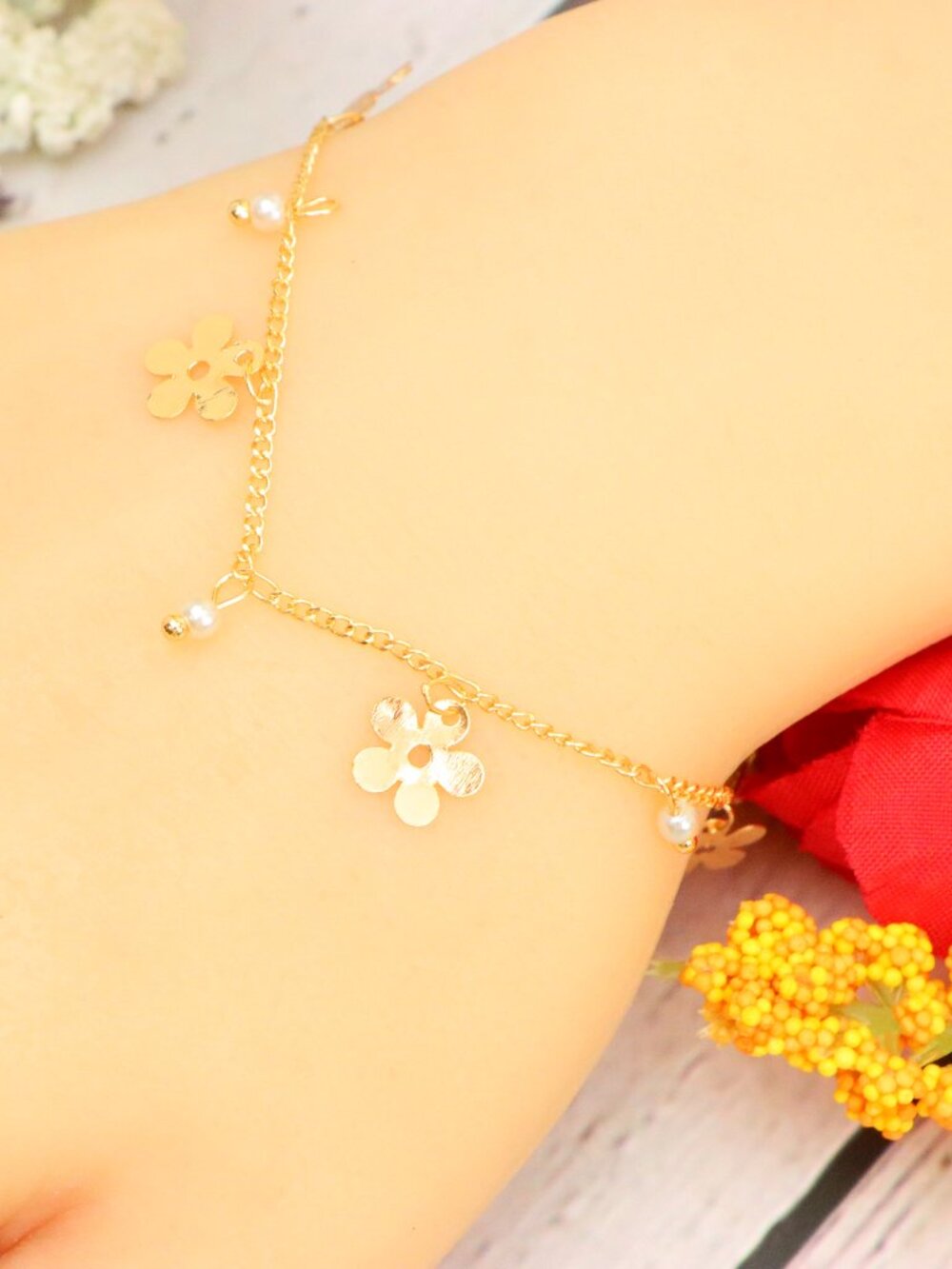 Chic Gold Tone Flower & Pearl Drop Charm Bracelet Bangle for Her | WALRCN102